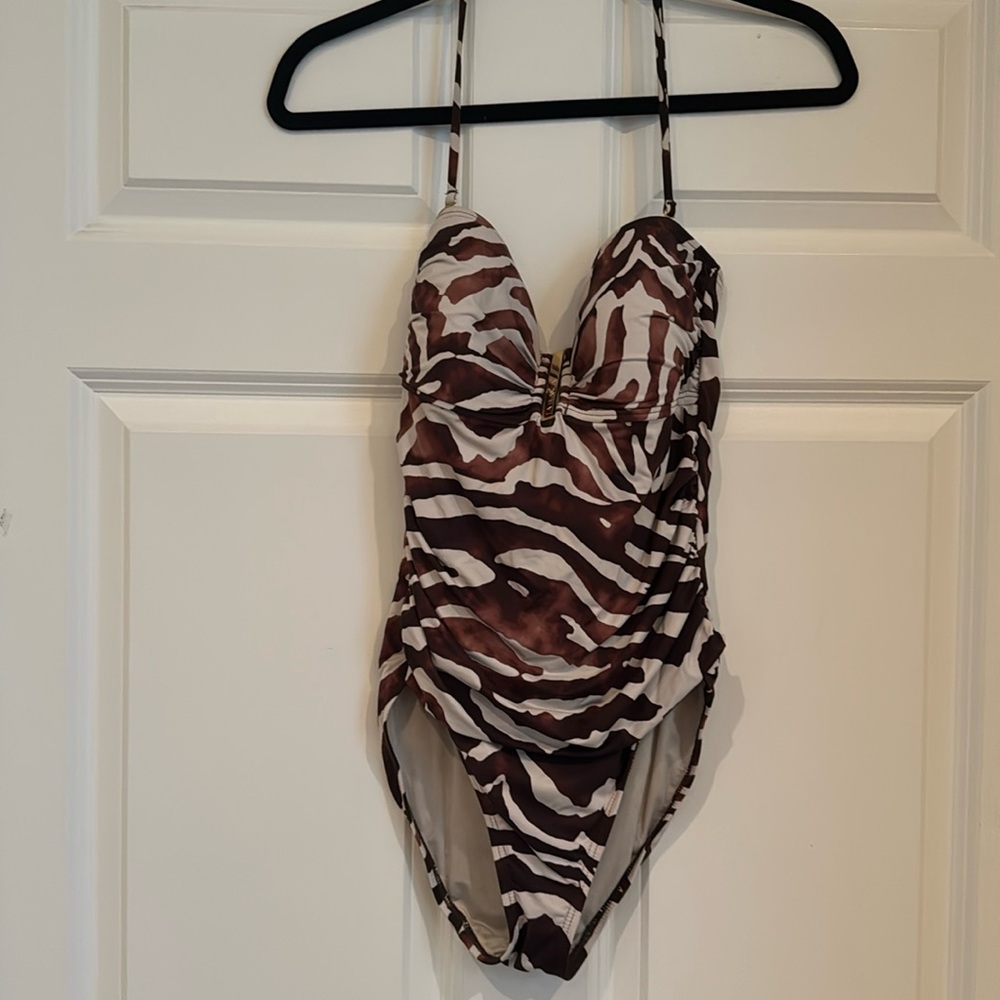 La Blanca Animal Print One Piece Swimsuit. Size US 8